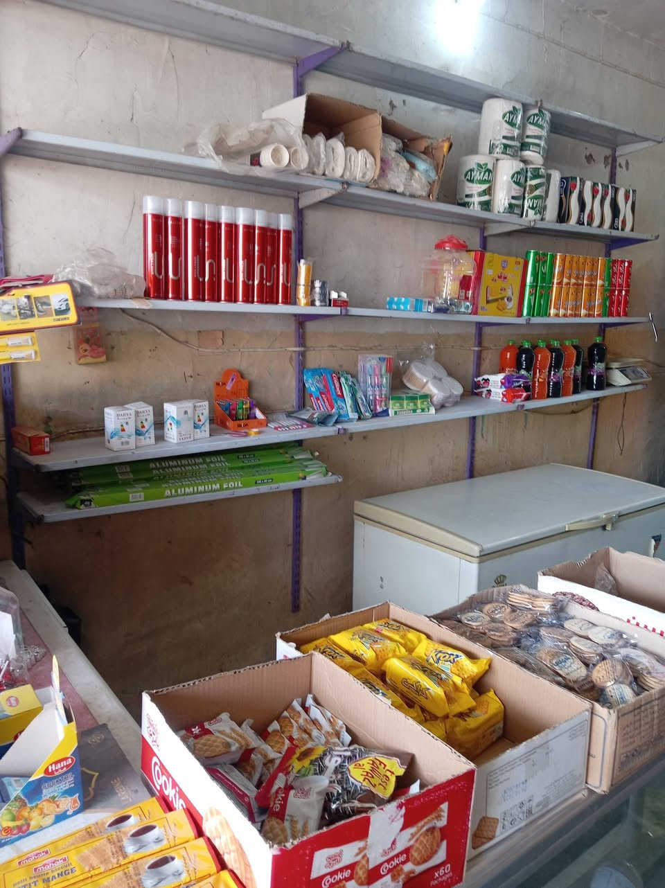 محل حلويات للبيع عارضه +2 مجمده +رفوف مع الميوز   المنيوم حمالات اجباس /*********** اتصال فقط اجاوب
