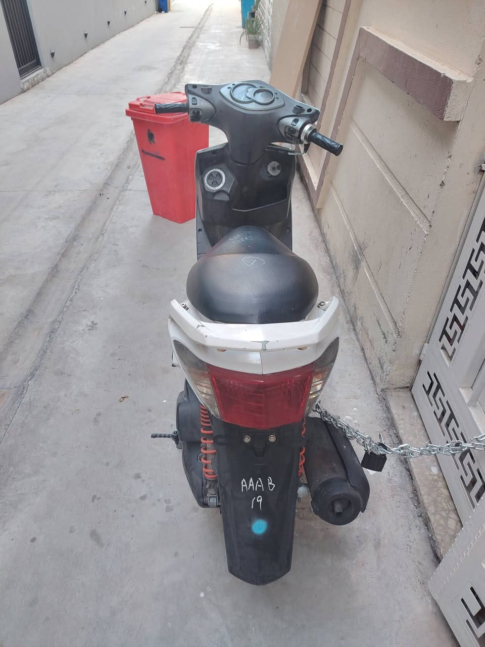 سلام عليكم سكنس فحل قبل سبوع طلعتهة رمبة  كل شي بيهة بلادي برغي مامفتوح  بيهة اوراق منفيس وبيهة عقد
جيب فيتر وفحص كهربائيات كل شي بيهة شغال 
السعر مليون ومية وبيهة مجال ***********  مكاني بغداد
