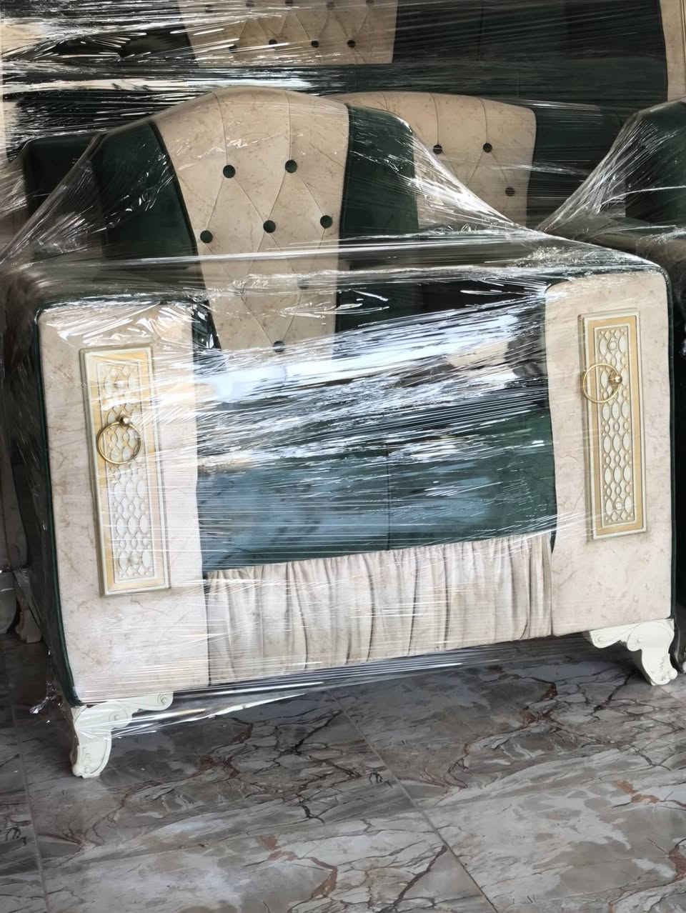 اسلام عليكم ورحمه الله
تخم 10 مقاعد مابي اي ضرر نضافه 99./٠ 
شغل حديث 
بسعر 250 الف 
الموقع الكاطون الرازي شارع ابو رباح قرب شارع حسن ابو الكاز مزاد علي الجوراني ***********
