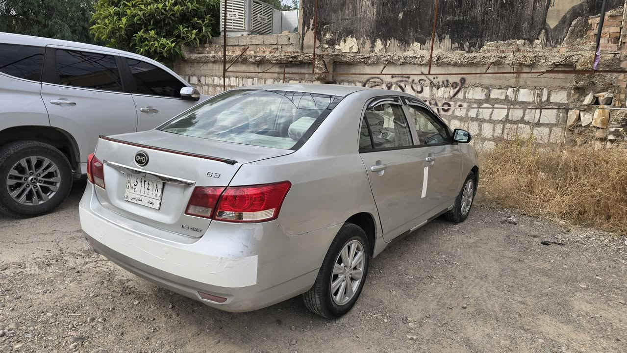بی وای دی 2013 بۆ فرۆشتن
گێڕۆ مەکینەی کرۆلا گێڕ تۆماتیک  یاعنی ئیسراحەت و بێ مەسروف
ڕەقەم و سەنەوی جنوب بێ کێشە پێی بگەڕێ
تەبرید سارد و گەرم لەسەر سویچ بەشەرت
سەوت مەکینە گێڕ تەقەو ڕەقە بەشەرت
کارەبای هەموو گیانی لە لایتی پێشەوە تا لایتی دواوە ئیشەکات
ئاوێنە کارەبای  ، سلاید ، لایت بەرز و نزم  زینۆنی بۆ دانراوە
ناو و دەرەوەی زۆر پاک و جوانە
حاسەیە و  شاشە ئایپادی بۆ دانراوە لەگەڵ کامێرا ، بەسمەیە لەگەڵ قفڵ مەرکەزی چوار جام کارەبا  
ڕۆنی مەیکنە و هایدرۆلیکی گێڕ و بەنس تازە بۆی گۆڕاوە یاعنی ڕوبعێک مەسروفی تیا ناکەی
  سەیارەی مەعرەز نیە و هی دەستی خۆمە بۆیە زۆری فەرقە لەگەڵ سەیارەی مەعرەز کە هەر ڕۆژەو بەدەست یەکێکەوە بووە 

شوێن سلێمانی
سعری 34و مەعمەلەیە کەم
***********
