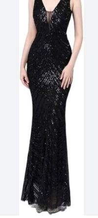 فساتين • أسود ٣٨/٤٠/٤٢ • بنفسجي ٤٠/٤٢