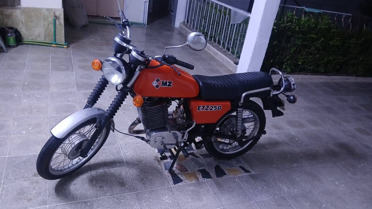 متاح دراجه امزت ٨٢ خير من الله ماناغصه كلشي تجي شغل وتطلع وين ميعجبك سعر مليون و ٥٠٠ وبيه مجال مكاني الفلوجه شراي يتصل ع رقم***********
