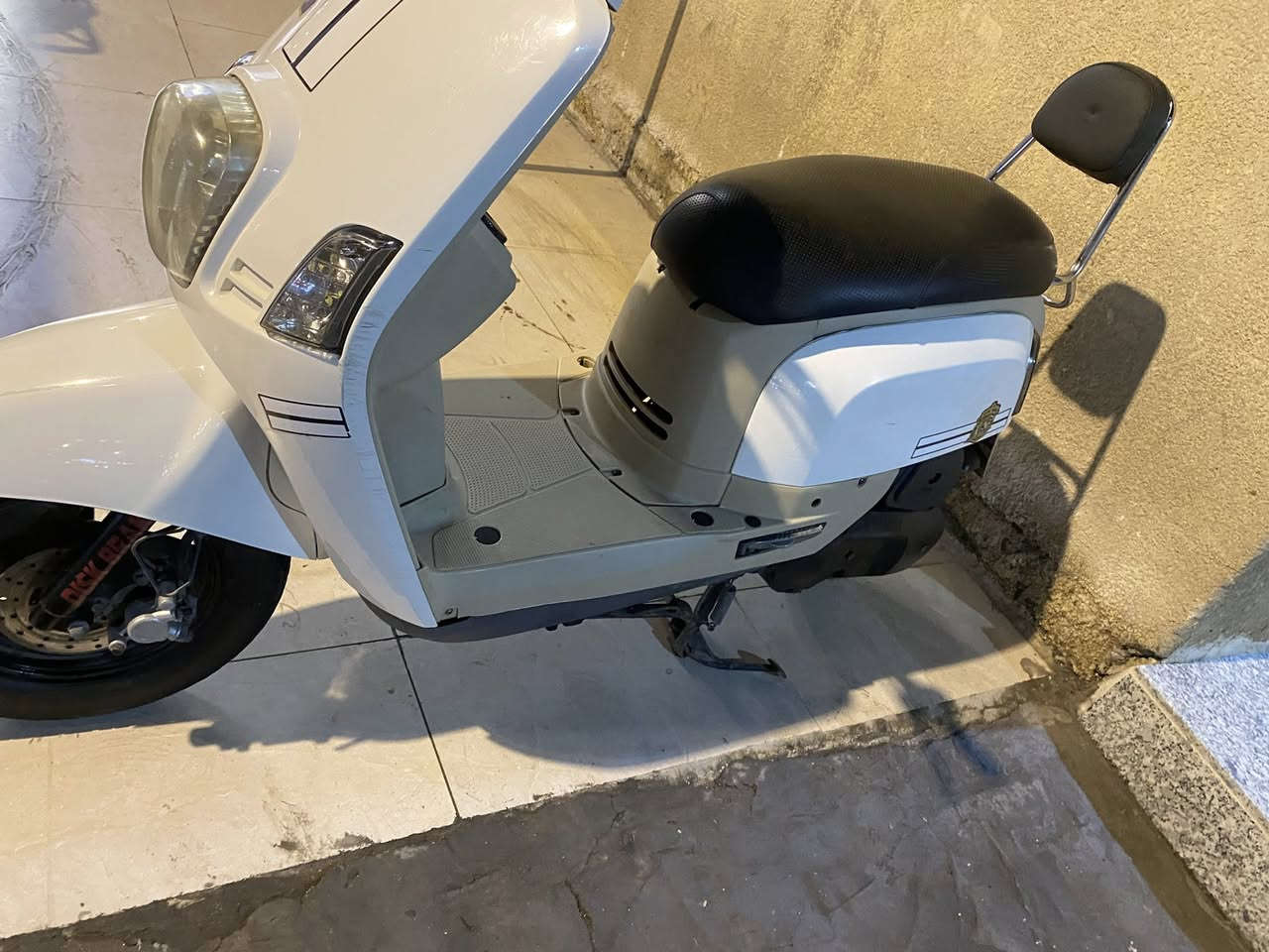 سلام عليكم  بوليسي كفاله عامه حته من زلغ كفرات مختمه ما مفتوحه شلعه  ومعدل تخبل دراجه رمبه نضيفه بمعنه لكلمه 
مكاني طويسه 
***********
$مليون وبيه شي كلش بصيط
