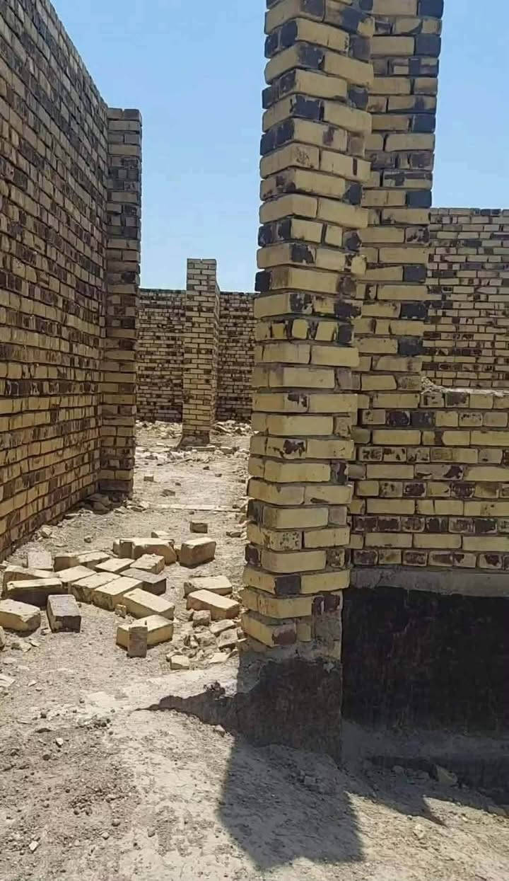 هيكل للبيع مساحه ٢٠٠متر 
طابو زراعي سند٢٥ركن على شارعين
واجه ١٠ نزال ٢٠متر بناء طابوك خريطه 
حلوه غرفتين نوم وهول ومطبخ ومناور 
واستقبال جبيره وصحيات داخليه 
للاستفسار والتواصل الاتصال على الرقم 

***********
