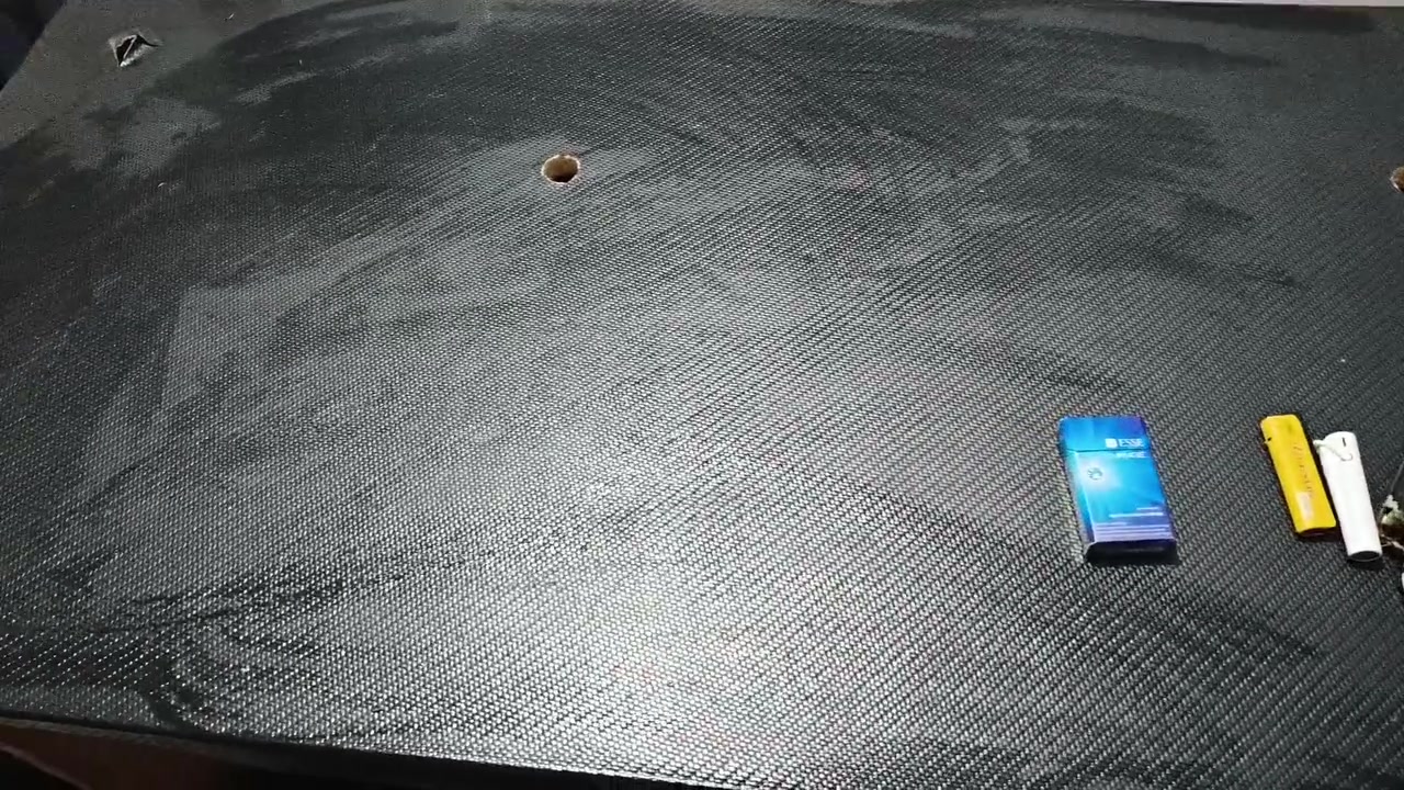 ميز مكتبي مسوي كيمنك جبير كلش وقوي كلش ونظيف مابي لا شخوط ولا شي مستخدمه قليل جنت خال عليه شاشع 24 وشاشه 32 والكيس سعره 100 وبي مجال بسيط وعندي توصيل داخل بغداد بي انارة تجكم بالتلفون ***********
