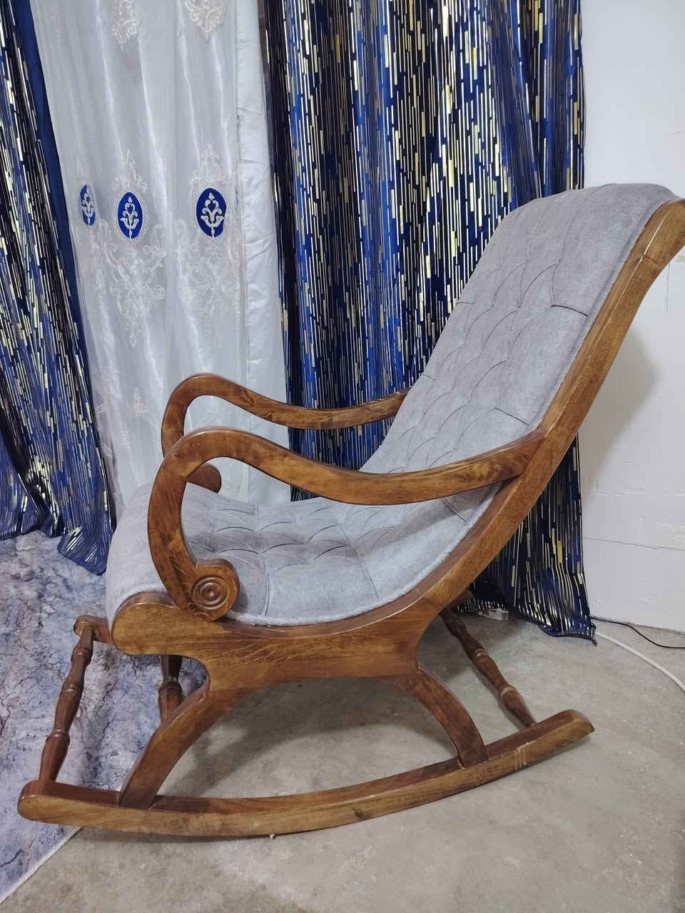 السلام عليكم عندي هذة الكرسي الهزاز اخذتةجديد واخذمكان بالغرفة السعر 135000


**إذا كنت صاحب هذا الإعلان وتريد حذفه لأي سبب، رجاءا أرسل رسالة إلى الدعم الفني**