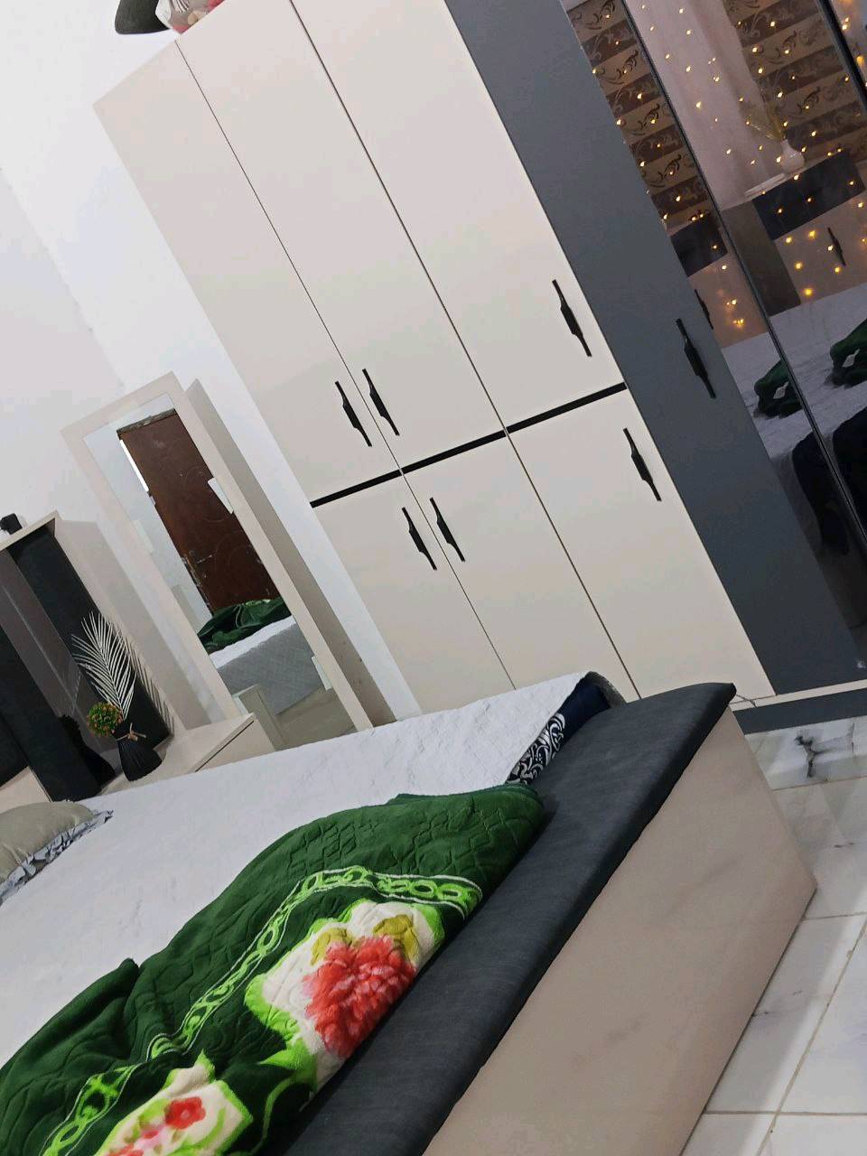 سلام عليكم بيت بل جزيره الفيروزيه الجسر لأول مقابل مدرسة التفاني طابقين المساحة ١٥٠متر طارمه حمام خارجي استقبال مطبخ صاله غرفه حمام داخلي فوك غرفتين وصاله وحمام وسطح