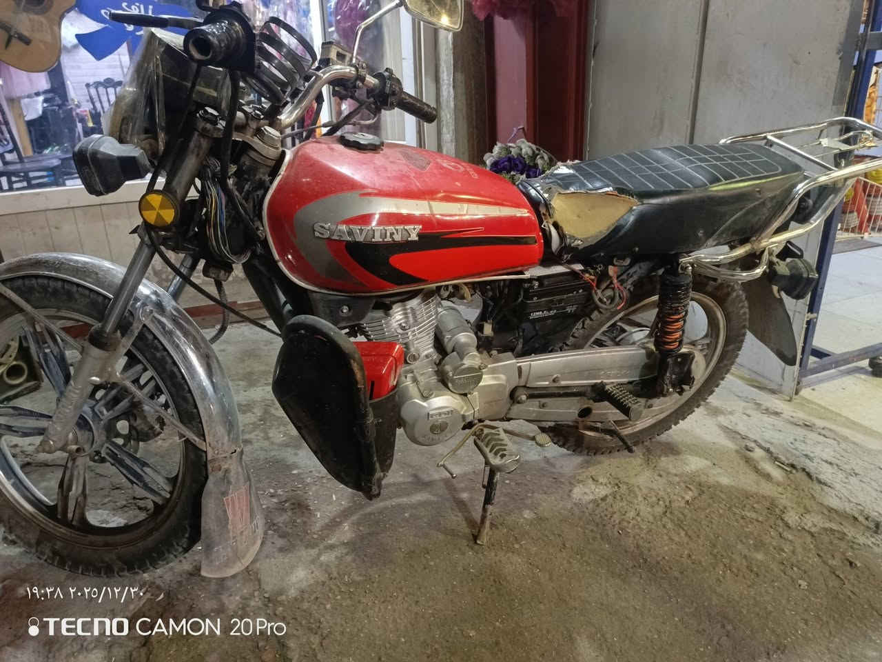 السلام عليكم حبايب دراجه ايراني للبيع موديل 21 
بيها دخانه شغاله سلف هندر 
للاستفسار  اتصال او واتساب ‏‪***********
