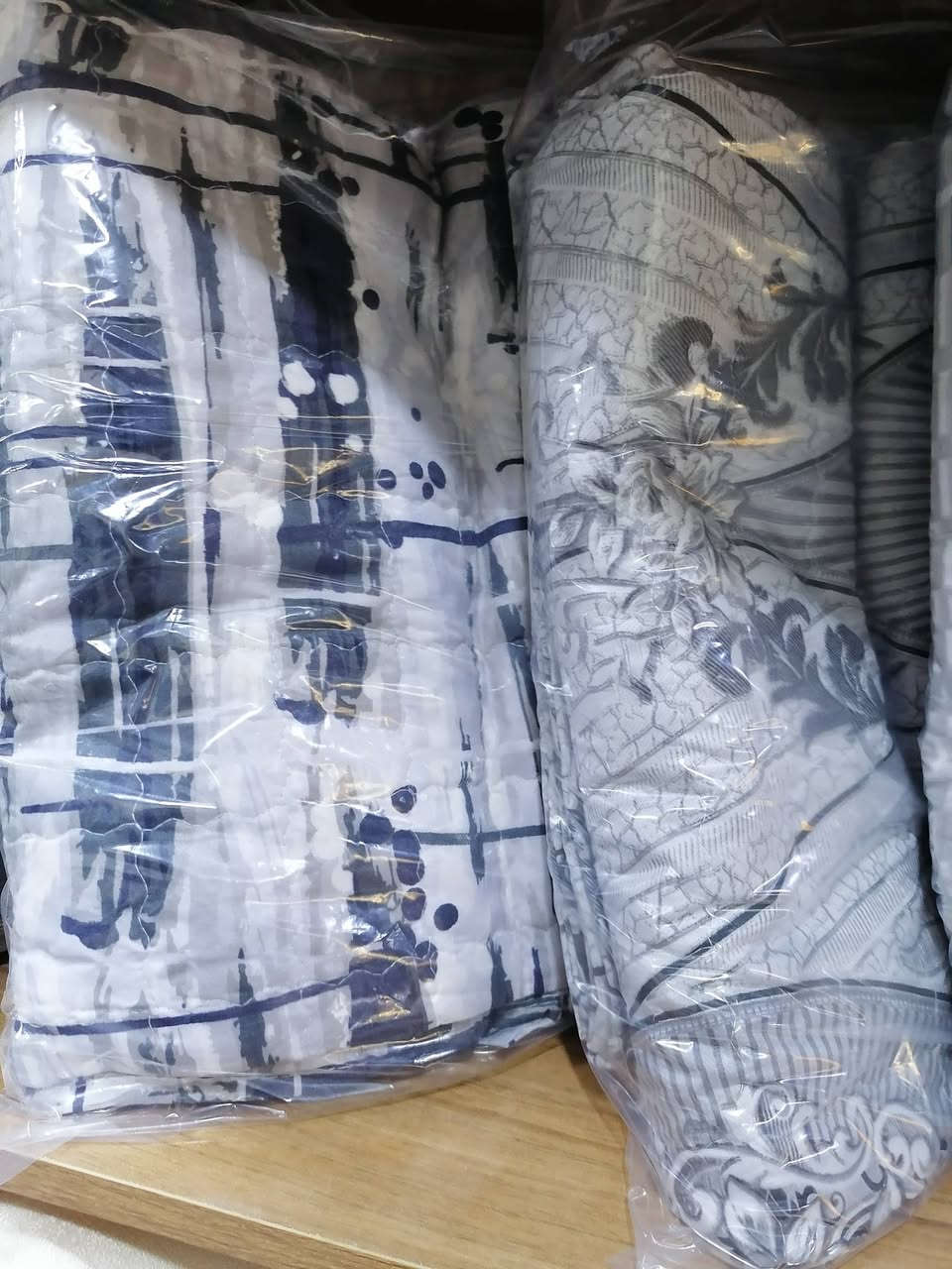 غطوه نفر واحد َمع جنطة
خامه قطني بارد
ب قطعتين غطوه مع وجه مخده
السعر 13 الف
ومتوفر نفرين نفس الخامه والألوان
غطوه مع 2 مخاد مع جنطه 
السعر 15 الف 
العنوان خانقين مول مقابل مطعم عبود القصاب
ويوجد لدينا توصيل محافظات 5 الاف


**إذا كنت صاحب هذا الإعلان وتريد حذفه لأي سبب، رجاءا أرسل رسالة إلى الدعم الفني**