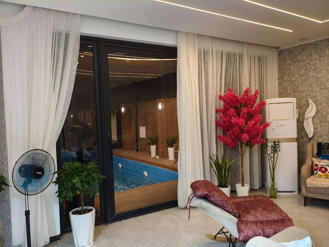 السلام عليكم متوفره مزرعه للايجار الدوره البعيثه بسعر مناسب ***********
