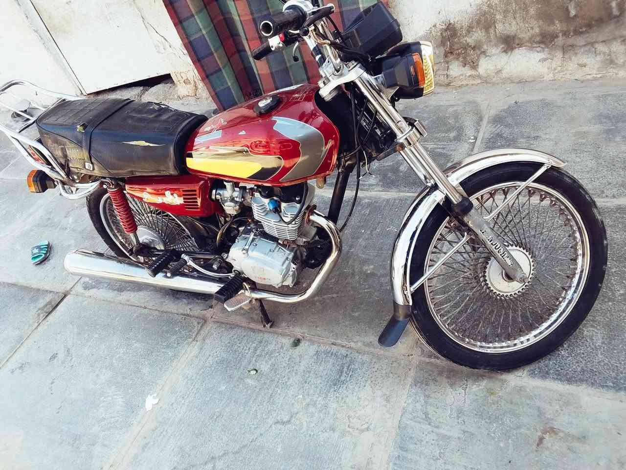 ‏سلام عليكم دراجة 4 كير مديل21 نص هندر وراق صولي كهربايات شغالة تخم تاير جديد وين متريد اطلع دراجة مكينة ناعمة لا نضوح ولا تنقيص خير من الله ربع ما ذب عليهة بكان بغداد نهروان سعر 375 ملاحضة لحد يكلي نتضرني اول واحد يجي ياخذهةة
‏*********** رقم واتساب
‏‪0788 784 3003‬ تصال
