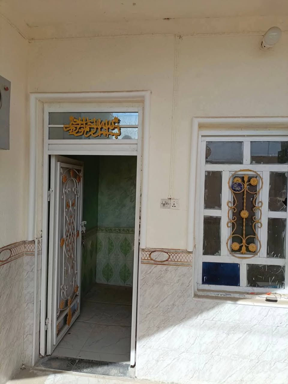 بيت للبيع المساحة 100م 

طابق واحد غرفة وصاله ومطبخ وستقبال وصحيات 

المكان حي اور الثانيه على ساحه موقع مميز 

السعر 140 وبي مجال بسيط 

***********
***********
