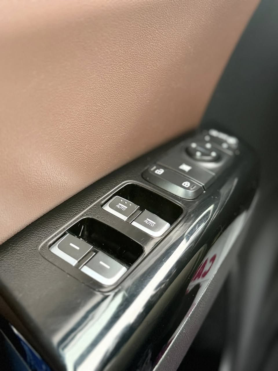 السلام عليكم
كيا سبورتج خليجية فئة جيتي لاين موديل 2018  

مكفوله من الصبغ فقط بارد 

كير مكينه مكفولات 

المواصفات

سقف بانوراما بالكامل

ايرباكات عدد 8

تشغيل بصمه

بصمات ابواب امامية

هاند بريك بصمه

ترحيب عند الاقتراب من العجله

جنطه كهرباء + بصمه + فتح ذكي( تفتح تلقائياً عند الاقتراب)

حساسات اماميه خلفيه

نقاط عمياء

اشاير بالمري

مري شفط كهرباء

مراية سايق اوتو دم تضليل ليلي عند الانعكاس

نظام ماسحات اوتو +بالاضافه لماسحه خلفيه

داخل جلد قرميدي بلادي

كشنات جلد

 اربع كشنات تدفئه (خلفي امامي)

كشنات اماميه تبريد

تحكم كشنات  اماميه كهرباء ( سايق + صدر )

نظام تدفئه تبريد منعزل ( مناخين )

تبريد خلفي امامي

بك لايت لد

الاناره الاماميه فوول زنون بلادي وليس عمل

زراك لايت امامي

دوسات بلاديه 

تطعيم نيكل بلادي

نظام دفع فور ويل

انظمة قياده (اعتيادي / اقتصادي / سبورت )

شفتات كير بالستيرن ( نظام رياضي )

نظام منحدرات

نظام اوتو هولد

نظام شحن الموبايل السريع

نظام ستريو معروف ماركة JBL

فوول تحكم ستيرن

 وماشية فقط 87  / محرك 2400

  مكان السيارة بغداد الغدير

السعر المطلوب 197  ورقة وبيه مجال بسيط

للتواصل ***********
