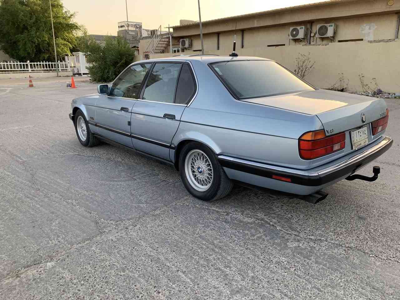 السلام عليكم
عندي BMW موديل 91 حجم 730 اصل المحرك 6 ومبدل 8 سلندر مع الكير السيارة مصبوغة للجمالية اخوان السيارة نضيفة جداً جداً كما موضح في الصور فقط مرات يشكل السلايد بأسمي سنوية ساقطة مكاني بغداد  للاستفسار *********** 
السعر 75
