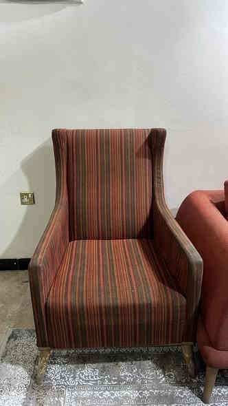 تخم قنفات تركي للبيع
قنفتين كبار مع كراسي عدد ٢
السعر ٦٠٠ وبي مجال 
العنوان بغداد الكرادة 
***********
