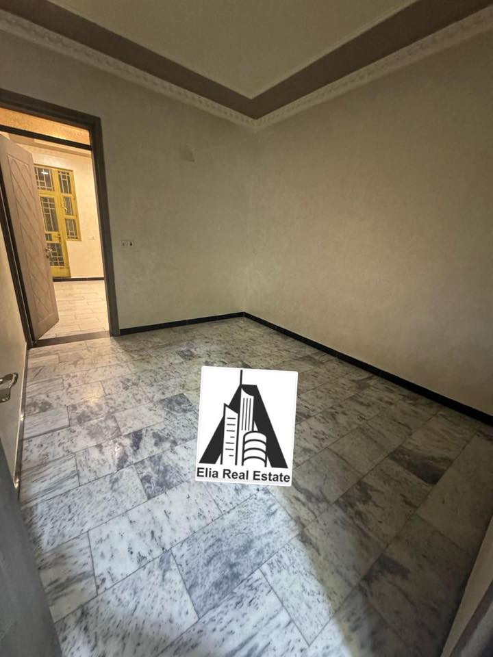 للأيجار شقق سكنيه جداً نظيفه
💚طابق أرضي : استقبال ومطبخ وغرف نوم 2 وصحيات 2 .. ايجار 800 الف + 30 الف خدمات 

💚طابق اول فوق الارضي : استقبال ومطبخ وغرف نوم عدد 2 وصحيات عدد 2 .. ايجار 750 الف + 30 الف خدمات 

( الخدمات تشمل عامل تنظيف للبنايه + اجور الماء + الكهرباء ) 

الموقع : السيدية / شارع جامع السيدية / قرب شارع 40 
للاستفسار اكثر 
*********** حمزة 
مكتب ايليا للعقار
