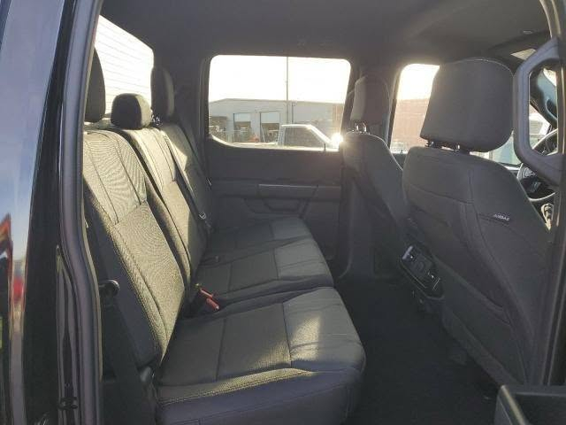 السلام عليكم ورحمة الله للبيع فورد F150 2025 كلين تايتل محرك 2700 توين تربو ماشية 1100مايل زيرو السعر 315$ بيهامجال  السيارة في عمان الحرة في شركة الناقل الفضي *********** حجي سعدان السامرائي
