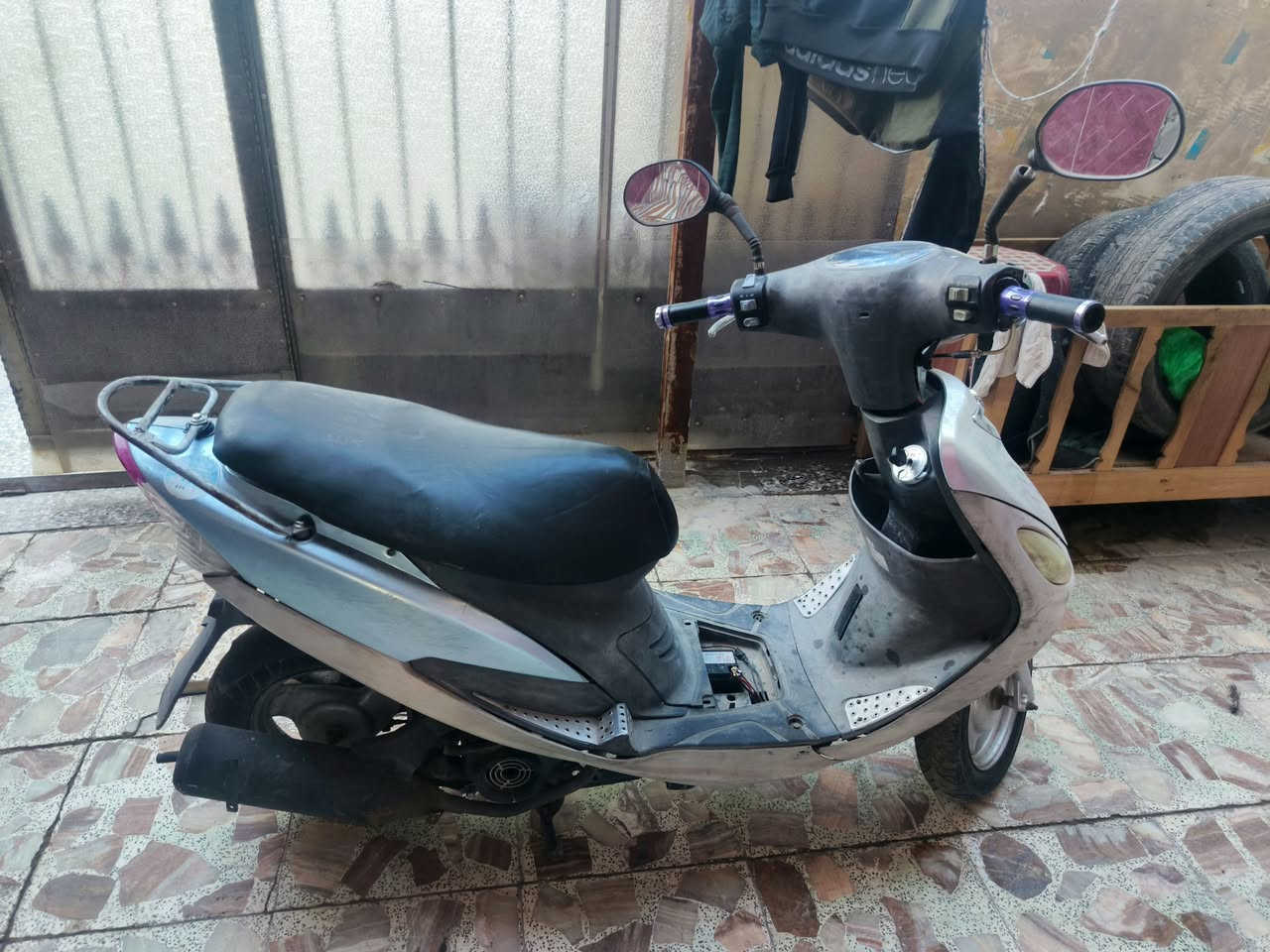 السلام عليكم ماكس للبيع دراجه نضيفه صارله سبوع متروكه واريد ابيع دراجه تشتغل نطه بانزين تطفه سلف بلادي وكفر دراجه نضيفه وما متعوبه سعر ٣٢٥ وبيه مجال لشرايه شراي تفضل خاص او ع رقم مكاني بغداد حي اور شعب ***********
