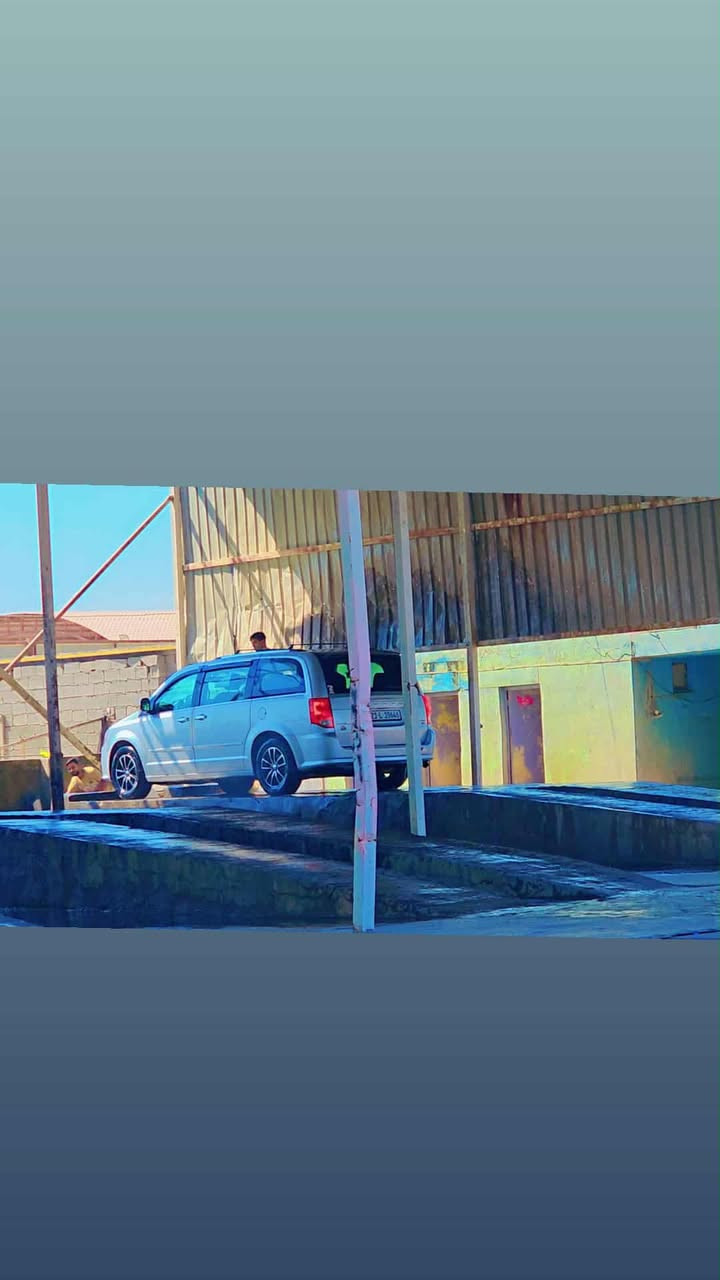 السلام عليكم
دوج كرفان للبيع 
فئة كرو
موديل 11محدث 19
فول موصفات 
بيبان كهربائي جنطة كهربائي شفط
حادث كما موضح بلسونار 
سعره 140وبيه مجال بسيط 
اتصل عل رقم الهاتف ‭0782 482 6438‬
