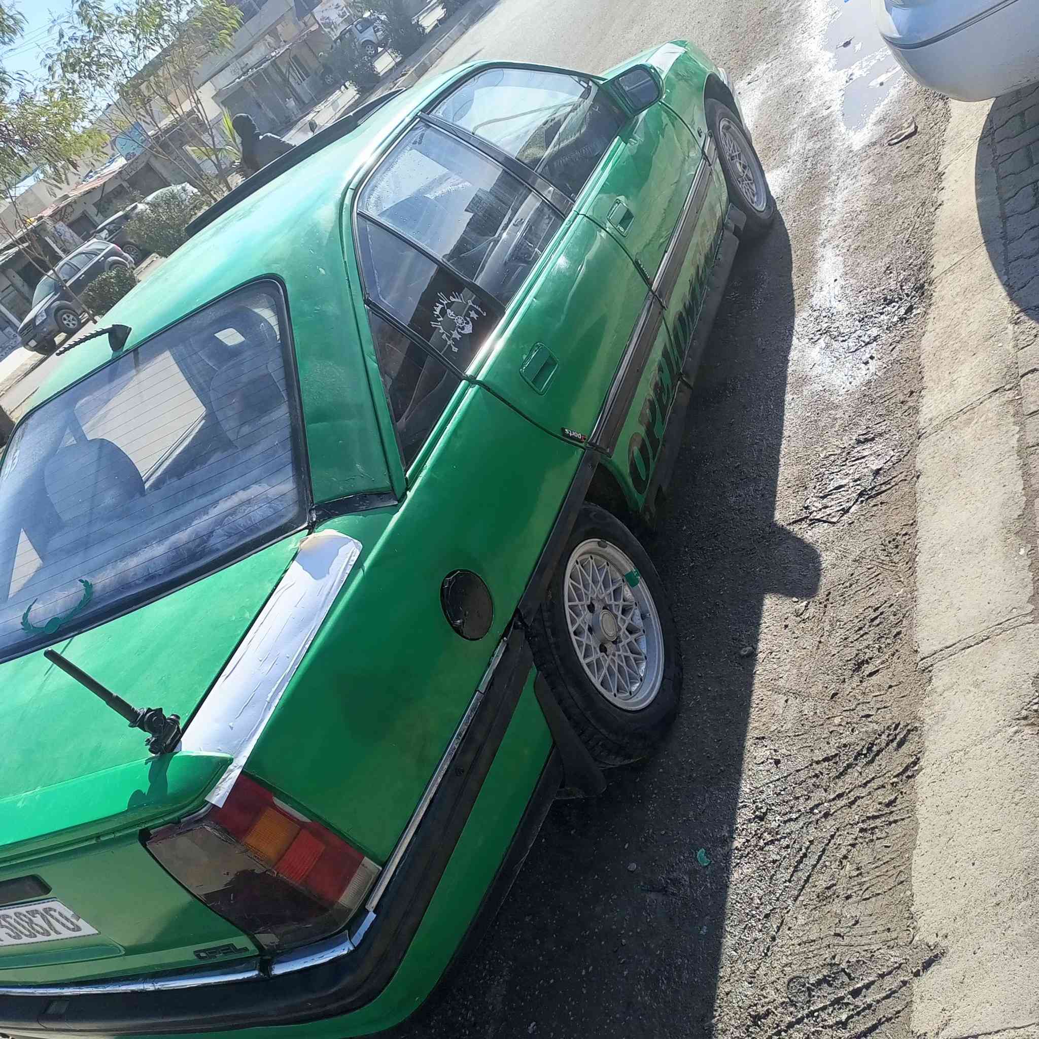 سلام عليكم ورحمة الله وبركاته
اوبل اوميكا للببع. ***********
سعر 26بي مجال 
شرط تحويل سنويه رقم جديد لل28

موديل السياره92 
السياره 
 محرك كير شرط جديد 
اكلج  شرط جديد 
صدر امامي خلفي شرط فحص جديد 
اكسل شرط 
تخم تاير مضبوط 
مابيه شي عطلان
كهرباء  شغاله
مكان السيارت كركوك
