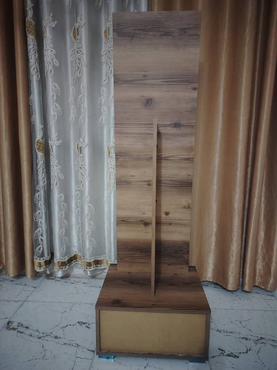 من رخصت مدير الكروب المحترم 🌹
للبيع تسريحة (كونسول) مع مراية ❤️♥️

خشب لون بني مع لمسات ذهبية

مراية طويلة بحالة ممتازة

تصميم مودرن وأنيق♥️

نظيفة جدًا وما بيها خدوش

📍 المكان: [بغداد الزعفرانية ] السعر:  125

للتواصل خاص أو واتساب  ***********
