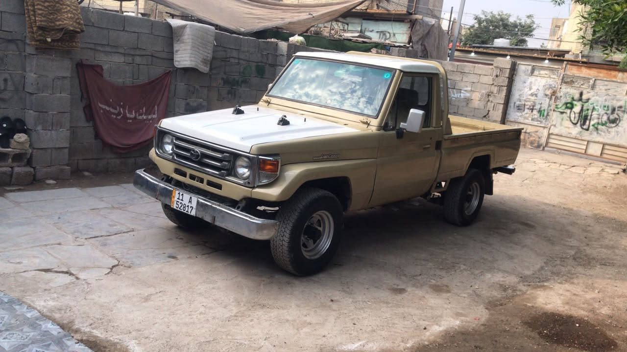 سلام عليكم 
لاند كروز تيوته حوثيه موديل 89 محدث رقم بغداد انكليزي العنوان بغداد تحويل مباشر السعر 65 وبيهه مجال هاتف ***********
