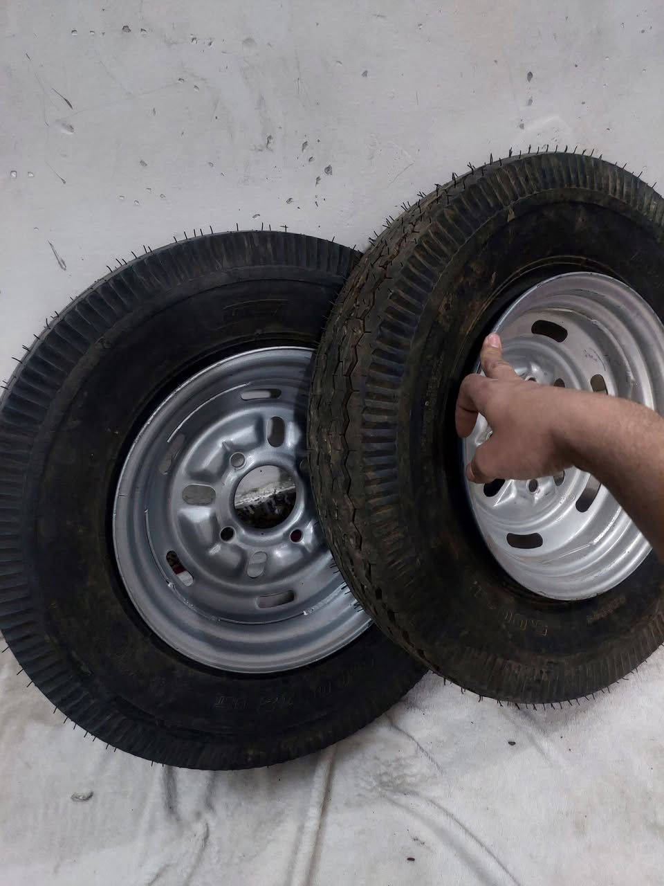 تايرات كاملة جوبلس جديد مامشدود بعدهن مخلوعات مامنفوخ سعر 65 الف اصلي شركة توصيل موجود


**إذا كنت صاحب هذا الإعلان وتريد حذفه لأي سبب، رجاءا أرسل رسالة إلى الدعم الفني**