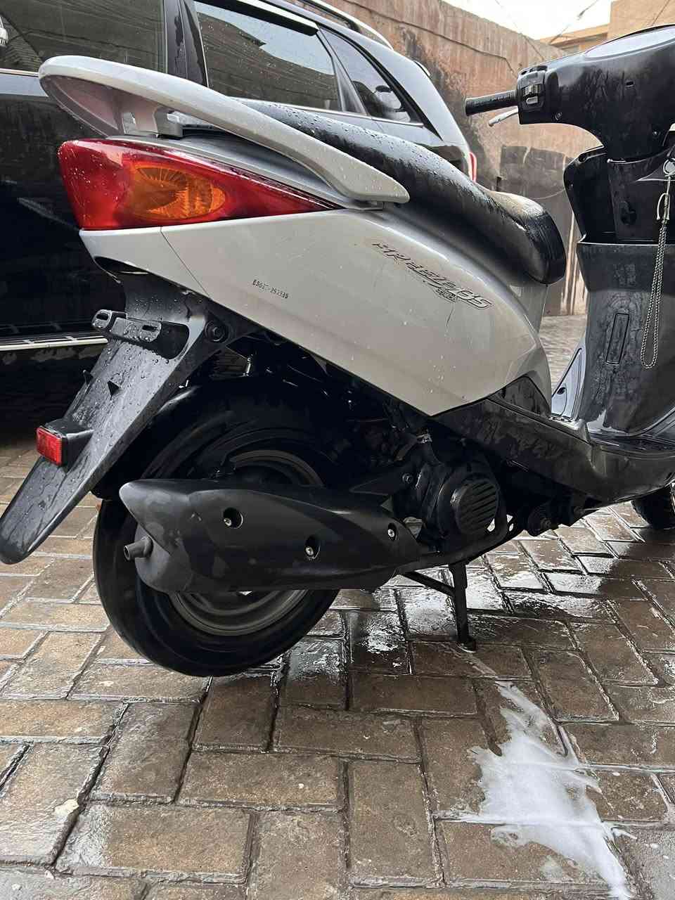 سلام عليكم
للبيع : دراجه نوع بريز كابريتر مكفوله  من الكفرات ول مكينه برغي ما مفتوح بيهه المكينه 
السعر ; 900الف 
الرقم : ***********
