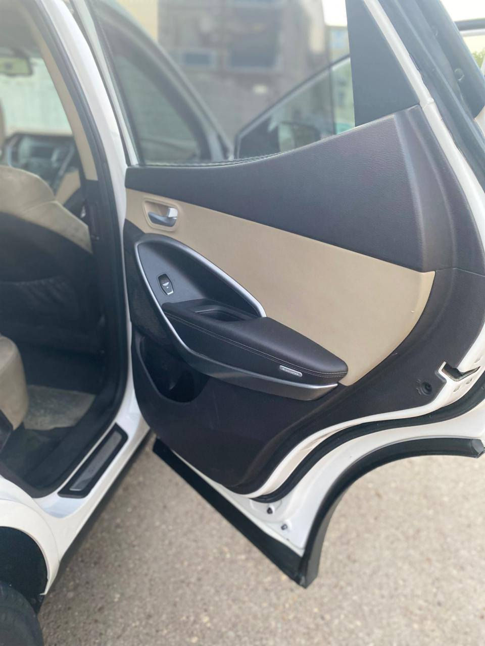 سنتافيا ٢٠١٤ جديدة فول مواصفات ستة سلندر ماشية حقيقي ٥٨ الف كم على وضع الشركةبيهة صبغ بين البابتين عكس السايق سعرها ١٧٣ ورقة للاستفسار ***********
