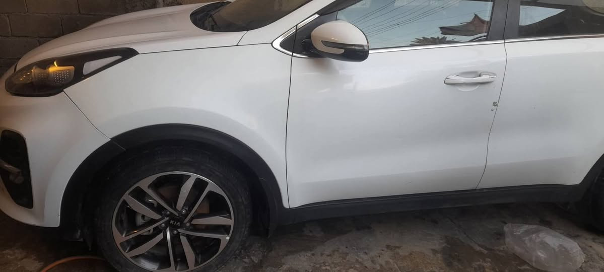 سبؤرتج ٢٠١٩ بغداد ماشيه١٠٥ألف قابل للزياده خليجي رقم جديد  باسمي.بيه ثلاث قطع مامصبوغه .مرفق السونار ويه الصور .السعر ١٥٠ .اتصال على رقم *********** ملاحظه صور الأرقام قبل ماستبدلهن
