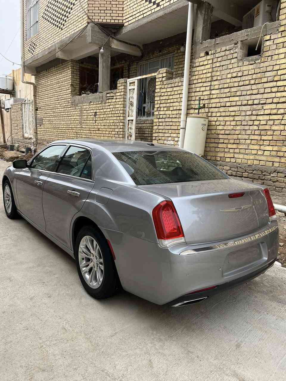 سلام عليكم
كلايسر 300c
سياره خليجي وكاله هارلم 2016
كفاله بيها بارد بلباب خفيف وسونار كدامك
فووووول للاخير كلش
رادار امامي جانبي خلفي 
حساس امامي خلفي
ستيرن كهرباء
كشن حار بارد كهرباء 
برده خلفيه 
بنراما 
اشاره بلمرايه 
سياره جديده كلش
للاستفسار 
*********** 
مكانه ذي قار الشطره 
السعر ب 245 وبيها مجال
