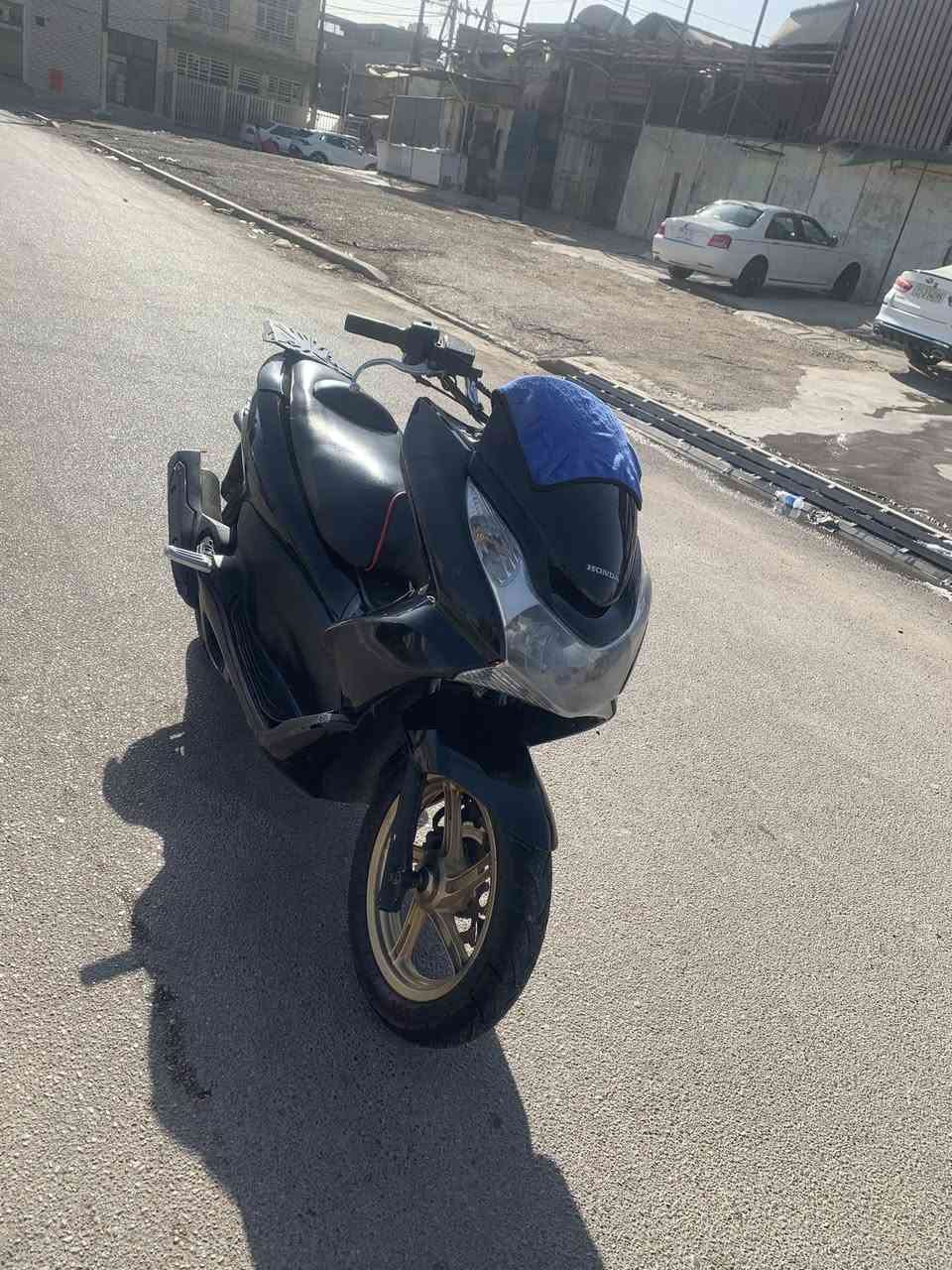 سلام عليكم / PCX 125cc / دراجه يابانيه JF 🎌 / دراجه حلوه وكامله مرتبه / منضومه لد زينون / منضومه دبل إشاره لد / بكلايت خلفي لد رماش / دراجه كامله فقط نقصها استناد تعليق وجك مال جنطه فقط / الباقي كله كامله / كفاله عامه من التبخير وتنقيص والنضوح و الحماوه / شلعه معدل تخبل / بيها كاسحه خلفيه / يدات تدفئه / استاند حساس / العنوان بغداد حي العامل / *********** @إشارة
