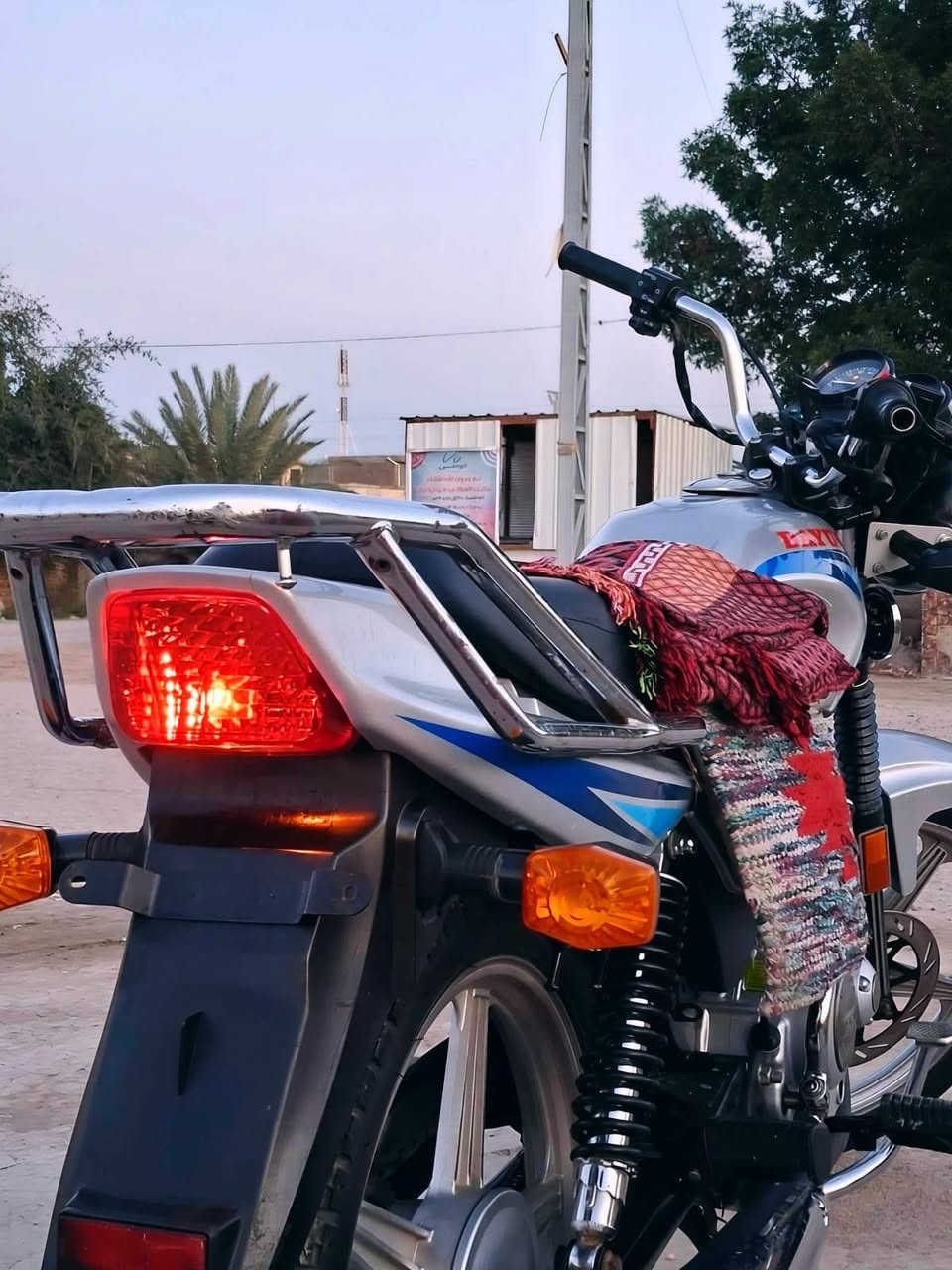 اقرة المنشور قبل لاتخابر 
السلام عليكم
دراجه دايون لون رصاصي موديل 2023 طالعه ب 2024 اوراق اصولي ووصل معرض الدراجه كل نقص مابيها كفاله عامه محرك وشاصي وكهربائيات سعر 1400 وبيها مجال خابر وبيك خير وتدلل والمو شراي لايتعبني مكاني حلة للاتصال *********** واتساب ماعندي
