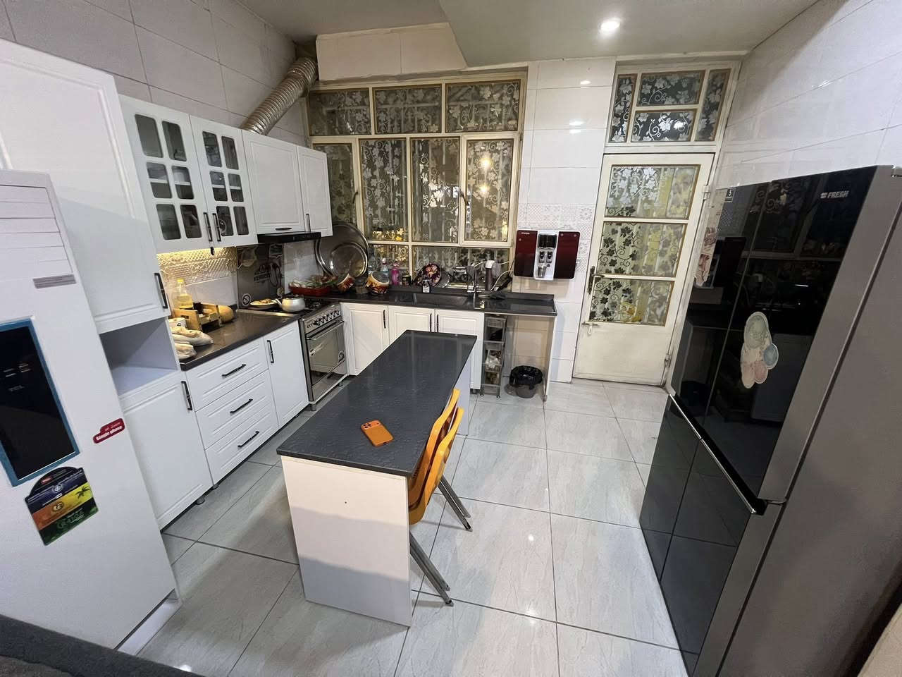 البيت في (الشعلة قطاع6)  
 مساحة 100م الواجه 8 والنزال12 ونص  الطابق الثاني يحتوي على 3 غرف (هيكل) العنوان، الشعلة الغربي شارع سكلة حيدر التميمي ثالث فرع على يسرة الفرع هدوء ومسدود رقم الهاتف ***********
