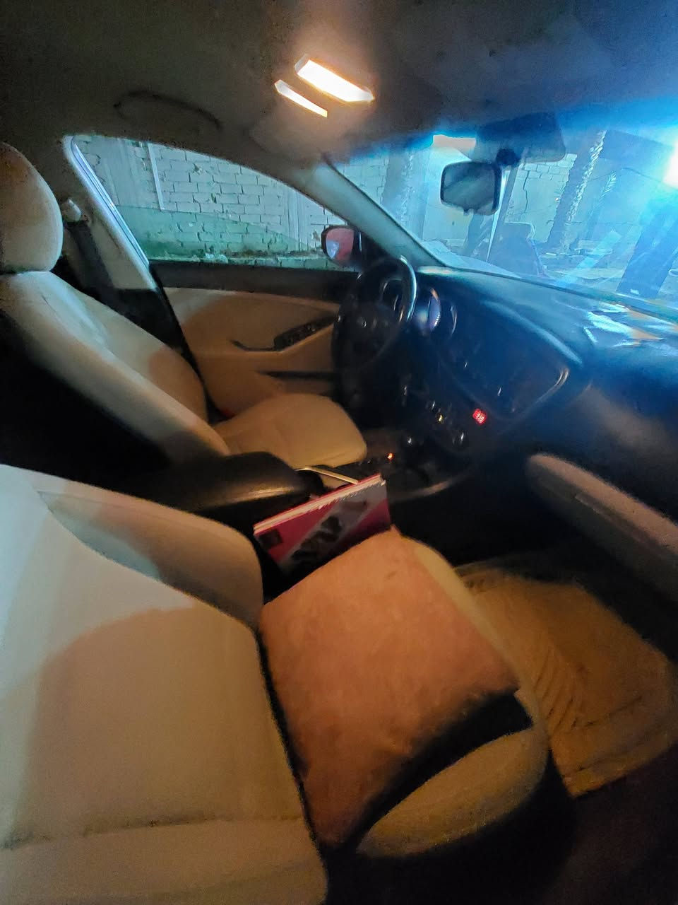 السلام عليكم وبتمه مريكي 
موديل 2014شكل2015
بسمي السياره صارله عندي8سنوات ضربته بنيد بس ومبدل غيره مكفول السياره عنواني ذي قار سوق الشيوخ ***********السعر$135
