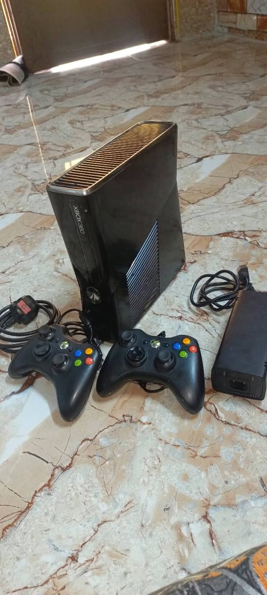 اكس بوكس 360سلم
مهكر جهاز نضيف مال بيت
 يحتوي على 40لعبة

 مع كامل ملحقاتة السعر 105قفل 
للتواصل *********** او علق وجيك
