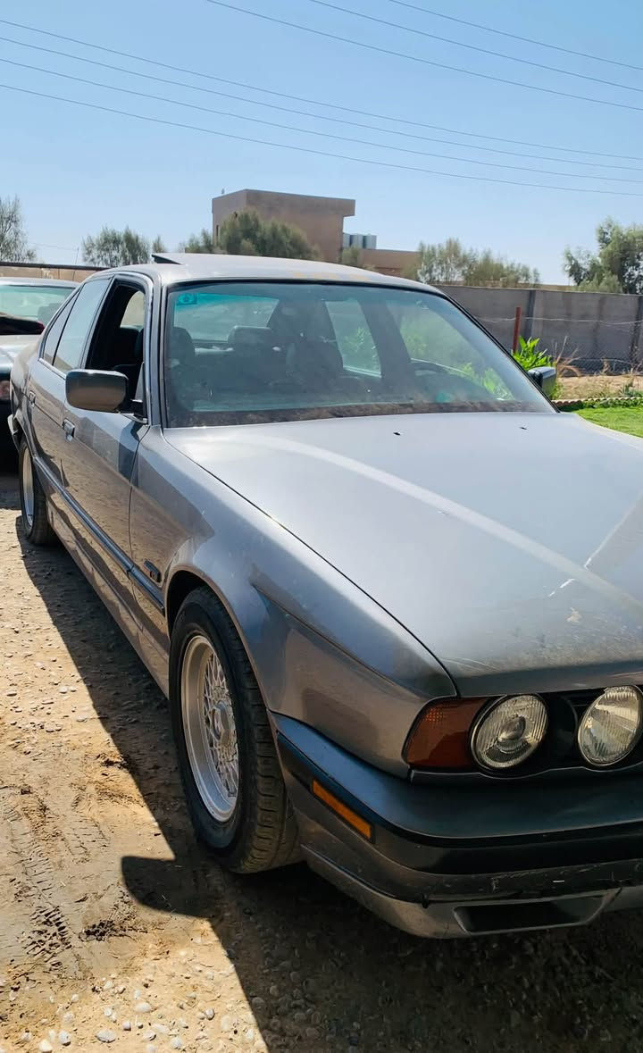 السلام عليكم
للبيع للبيع
حجم 525 BMW 
موديل 1989 محدثه 1995 داخل خارج  
سياره معمره جديد تعمير كامل و شغل درجه اولى 
رقم صلاح الدين دولي بإسمي 

صدر جديد 
تايرات جدد 
ويل خليه 
غرفه جديده (جلد) 
تنته (فتحه سقف)
سياره جاهزه من كلشي 
منظومه تبريد نقص راديتر وكمبريسر 
گير ومحرك بطه VVT 
السعر42$ و بيها مجال
الباقي شوف العين 
مكان السياره صلاح الدين قرب مفرق الشرقاط 
للاستفسار الاتصال 
***********
***********

