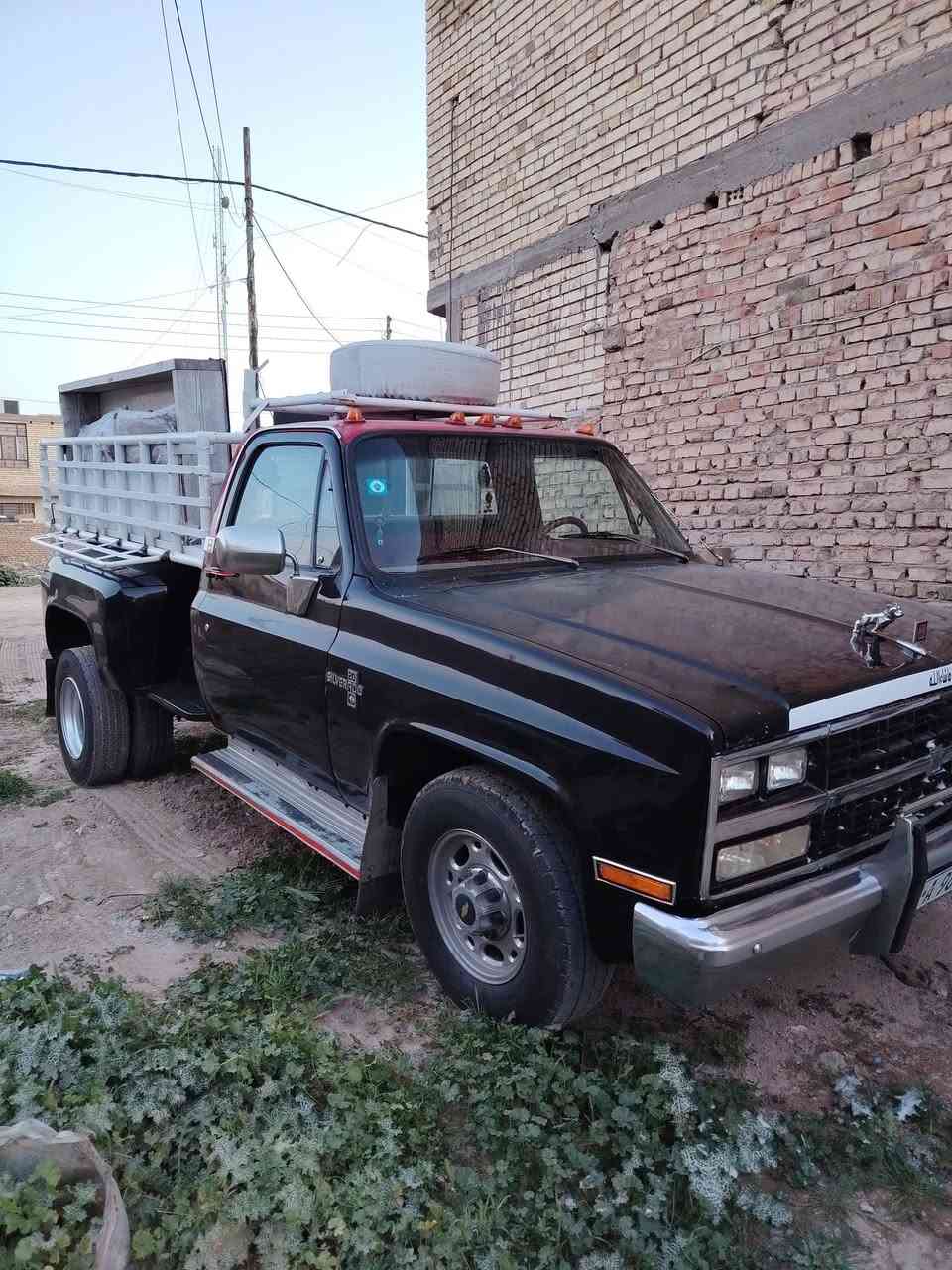 سلام عليكم شوفر البيع موديل 82 رقم دولي بغداد بسمي تحويل ثاني يوم كير5 مكينه كسل مكفول دبل تاير وياله 17.5 تخم تاير صدر جديد  كهربيات كله شغل مكاني بغداد
 *********** واتساب
