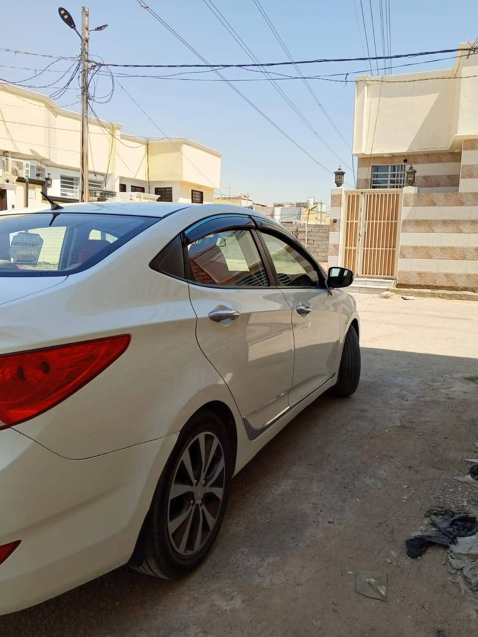 سيارة اكسنت مديل 2015 جاهزه من كلشي تبريد تخم تاير حداديه محرك كير بيه باردات بصيط بل بنيد شبر ودحجه بل باب رقم نجف نكليزي جديد مصفره غرامات جاهزه سياره خير من الله سعر 95 وبيه مجال قليل كلش ال سفسار ***********
