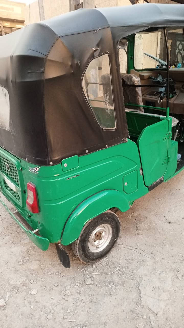 السلام عليكم تكتك للبيع المديل 22ش10تكتك مكفولة من الضربة ولصبغ مكينة جديدة بس زنجيل مبدل  المكان بغداد حي الجهاد  للستفسار الاتصال ***********
