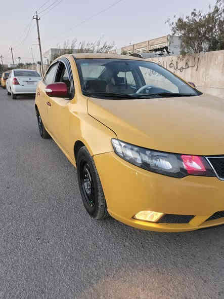 السلام عليكم كيه فورتي ٢٠١٢ مكينه ألفين 
كير ومكينه وتبريد 
صدر جديد 
تاير تخم جديد 
وياله صبغ حراري 
دوشمه عام 
منضومه بانزين كله جديده 
السياره أي نقص ما بيه 
مصفره من كلشي 
رقم إنكليزي بسمي 
المكان البياع 
رقمي ***********
