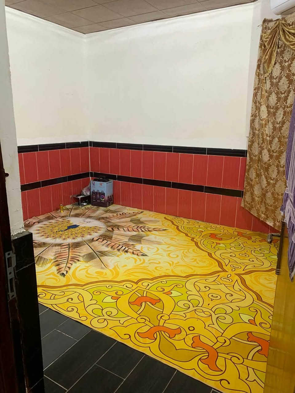 بيت للبيع بحي بغداد/ حي نرجس خلف مدينه سندباد السكنيه مساحه 200 متر على خدمات رقم بلديه وبي معامله تسجيل على طابو بي 3 غرف وحده 5*4 وغرفين باقيات 4*4
ديوان 7*4 صيحات داخليه وخارجية لبيت كونكريت مسلح 
وقريب على 4 سايدات الرئيسية
سعره 105 وبي مجال استفسار خاص
بيت للبيع بحي بغداد/ حي نرجس خلف مدينه سندباد السكنيه مساحه 200 متر على خدمات رقم بلديه وبي معامله تسجيل على طابو بي 3 غرف وحده 5*4 وغرفين باقيات 4*4


**إذا كنت صاحب هذا الإعلان وتريد حذفه لأي سبب، رجاءا أرسل رسالة إلى الدعم الفني**