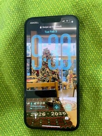 ايفون 13 عادي لون اسود 128g   جهاز نضيف جدا مثل ما واضح بالصور و مفحوص...