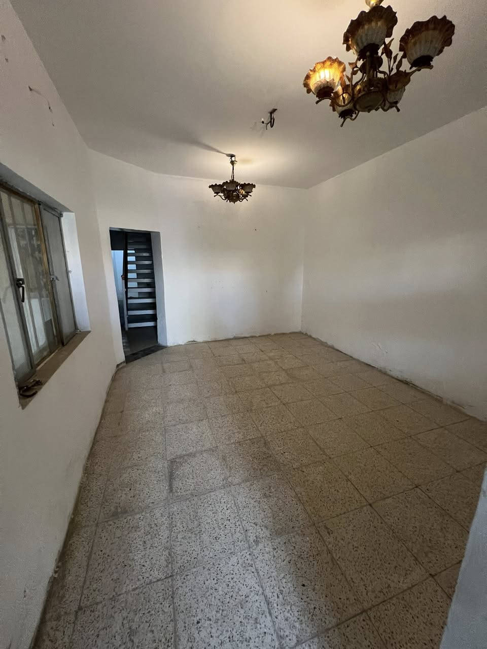 بيت مساحه ١٠٠ متر صاير بضهر شارع  مستشفى التركي مباشر قريب على شارع مال خدمات طابق واحد نضيف على عن شارع تفاصيل بل فديو وصور السعر ٦٠ وبي مجال اتصال مكتب الصافي للعقار مقابيل مصور نرجس ☎️ ***********
