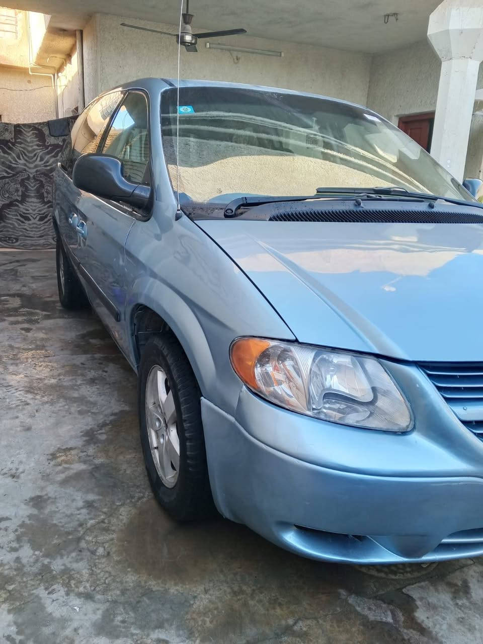 سلام عليكم شباب للبيع دوج كرفان 2006 شاصي طويل 3قطع تبريد ثلج كشنات بلع صدر امامي خلفي جديد تخم تاير جديد كهربائيات كلها بلاد جديده بدون جطلات منضومه غاز بيها شغاله 80لتر كير مكينه خير من لله سياره نشطه أو ناعمه سياره رقم بغداد دولي سنويه لا 2031 مكانها بغداد أبو غريب زيتون سعرها 76او بيها مجال رقمي *********** صبغ احزام جماليه لونها كلش حلو فضي
