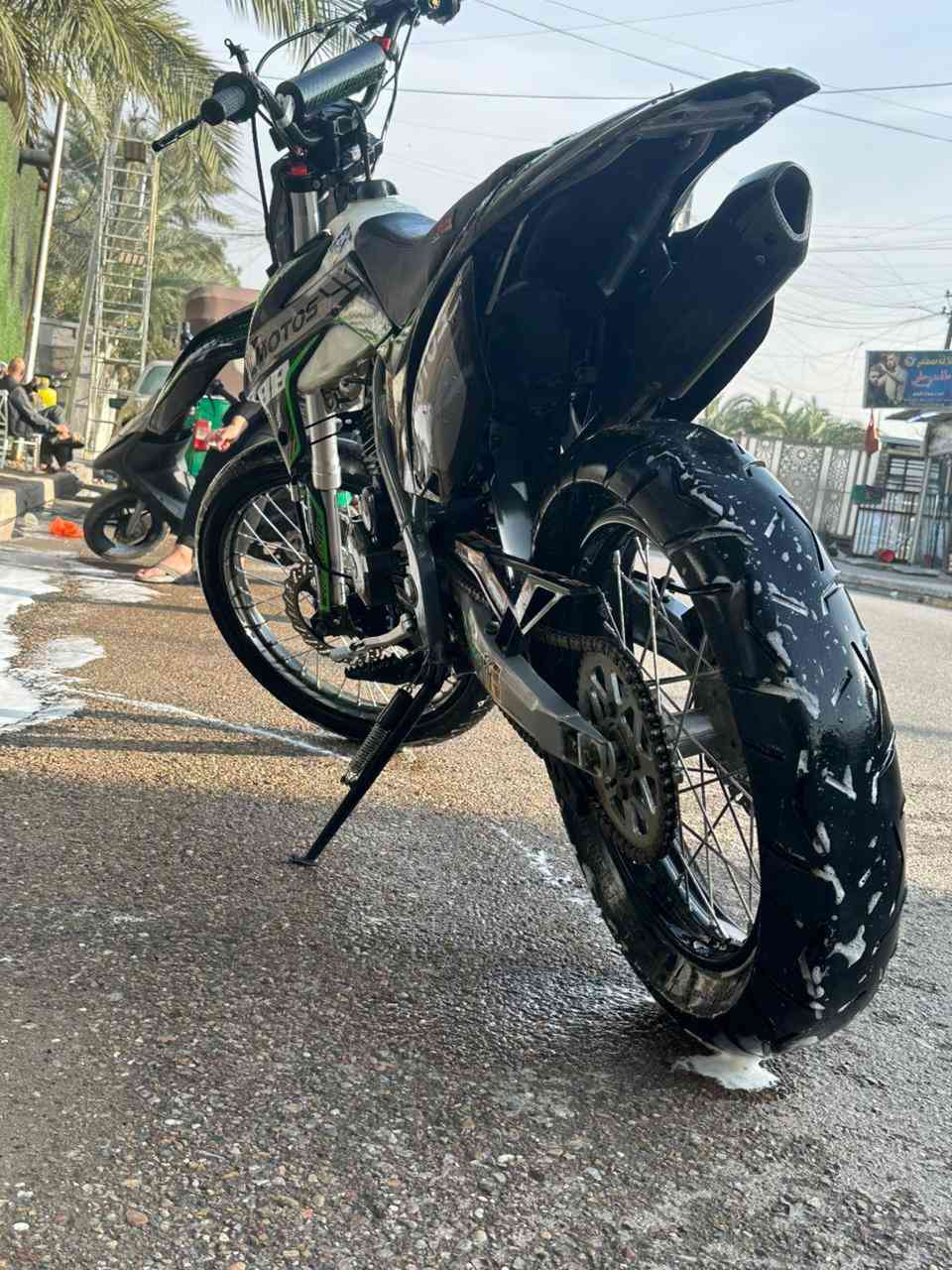 السلام عليكم دراجه قفاز x motos
دراجه مكينه ٣٠٠ جديده وكاله مرقمه اربيل صار ست ايام طالعه من المعرض والوصل موجود سحكتهة وكملتهة الدراجه شلعه ومعدل تشك الكاع بيه تايرات سياحي والبلادي موجود كلشي كلشي بيه بلادي اي برغي مامفتوح حته الكفر ما مفتوح ولا مره علشركه بعدهة دراجه خير من الله صارلي ضرف وردت ابيعهة قفاز عميه السعر مليونين  علتصال وكاله بايع مكاني بغداد جديده رقمي ***********
