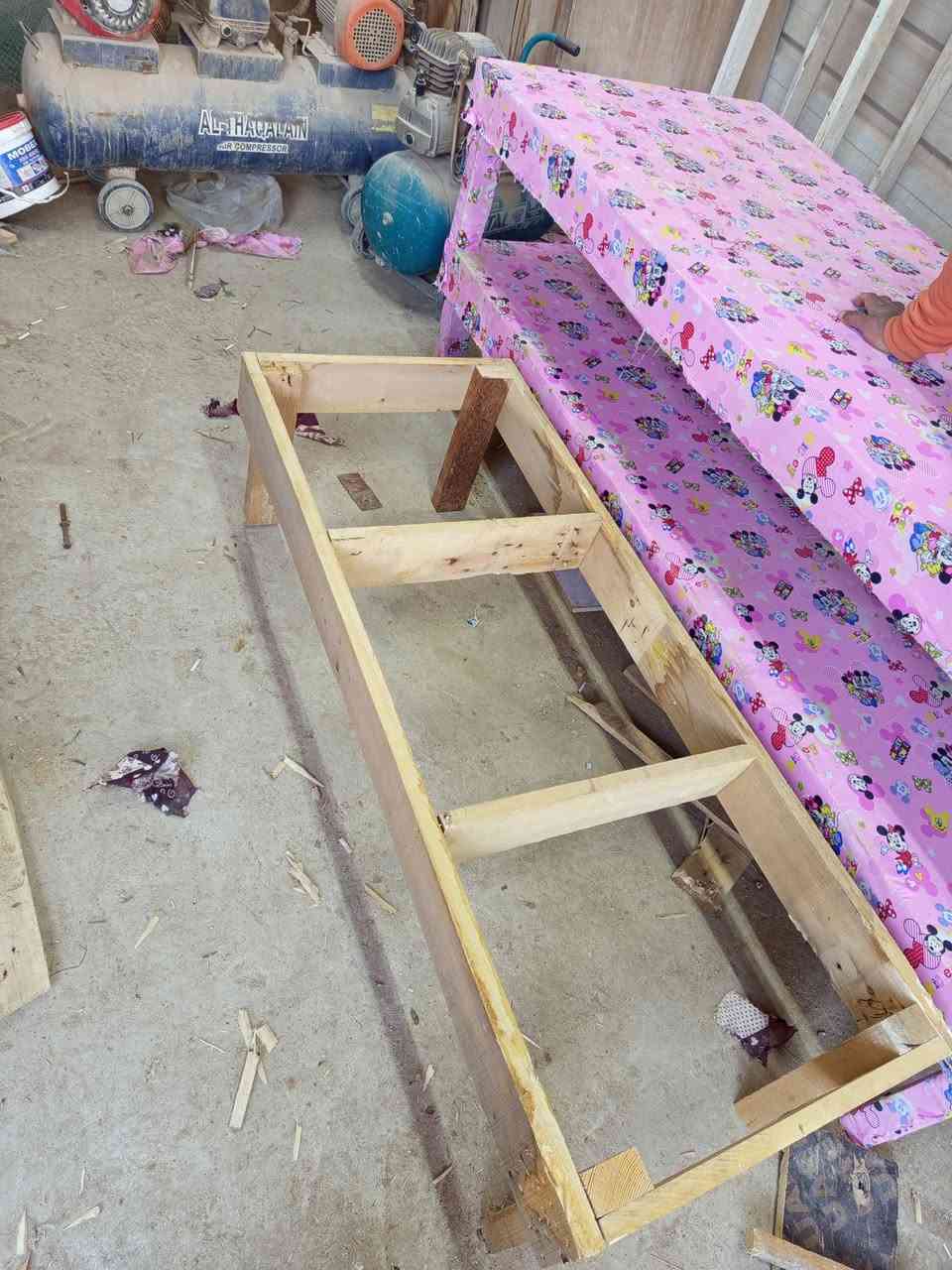 السلام عليكم
جرابي البيع يوجد خدمه داخل النجف 
طول متر و95 
العرض     80
ارتفاع       40
 ونشتغل حسب الطلب 
السعر 40 الف معه توصيل 
اذا مو نفس الصوره ونفس القياس يرجع مع المندوب 
الحجز     وتساب       ***********
