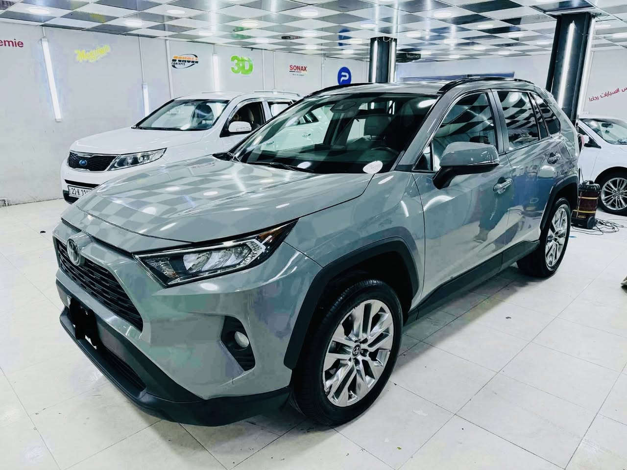 السلام عليكم راف فور موديل ٢١ حادثها بابين سطحي وبدلات ومصبوغات ارباك برده راجع بلادي رقم اربيل فتحه جنطه كهرباء داخل جلد لونين كشن كهرباء تحديدمسار اوتوهولد رادارات إماميه  جانبي وباقي المواصفات XLEالسعر ٢٤٠ للستفسار *********** بدون خاص رجاء 🙏
