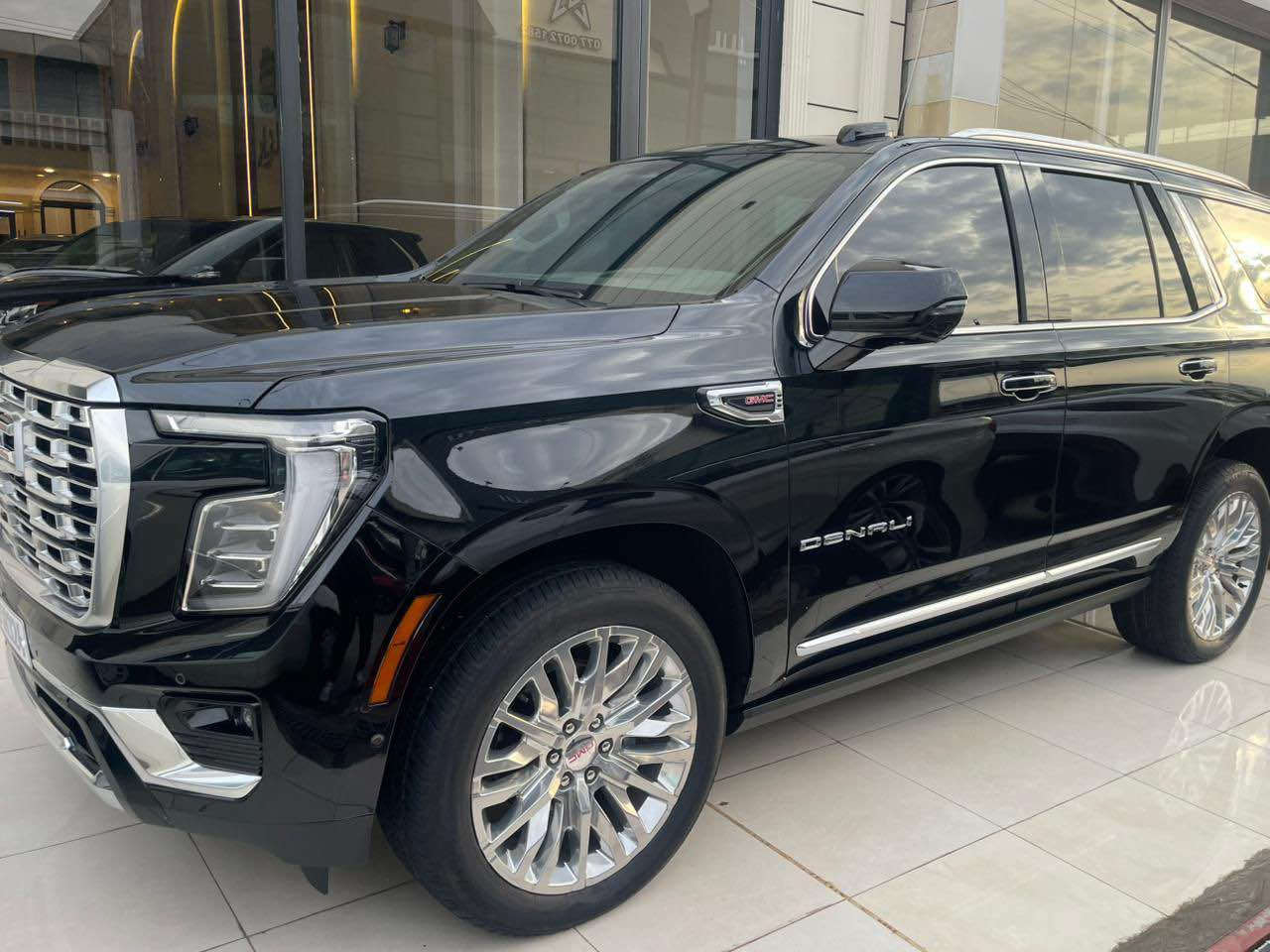 جمسي دنلي 2025 ماشي 11 الف كرت المنصور 
مغلفة ppf كفالة عامة والسونار بالمنشور سيارة جديدة اخت الزيرو السعر 810$ وبيها مجال بسيط 
العنوان بغداد شارع فلسطين 
*********** بغداد, العراق
