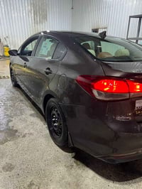 التفاصيل داخل الصور • سيارة